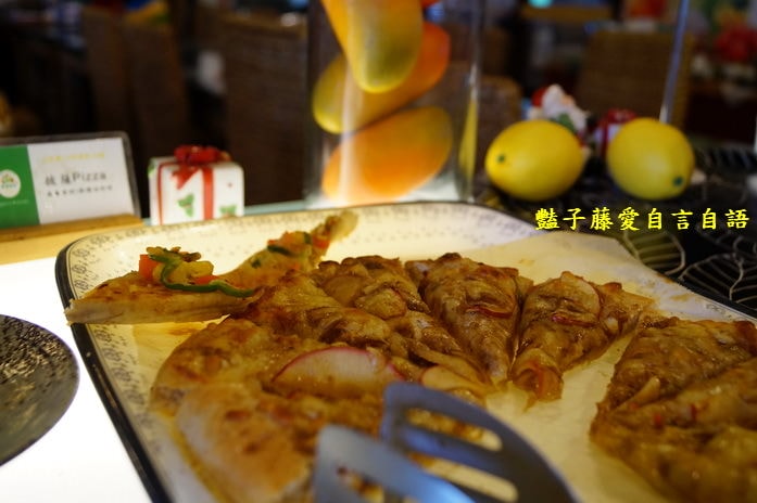虎尾生機廚房．日式建築吃歐式素食自助餐【豔子藤就是愛美食】