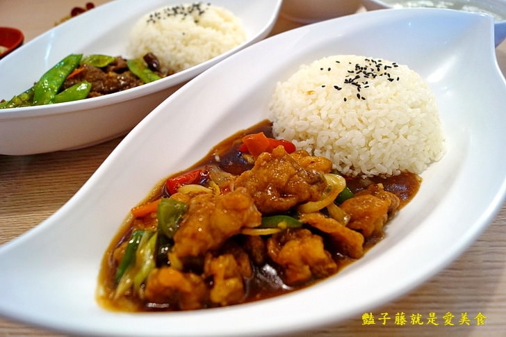 【揀選食坊】文心森林公園旁溫馨小館.墨西哥廚師的中華料理.蠔油牛肉與左宗棠雞.西湖牛肉羮口感醇香滑順