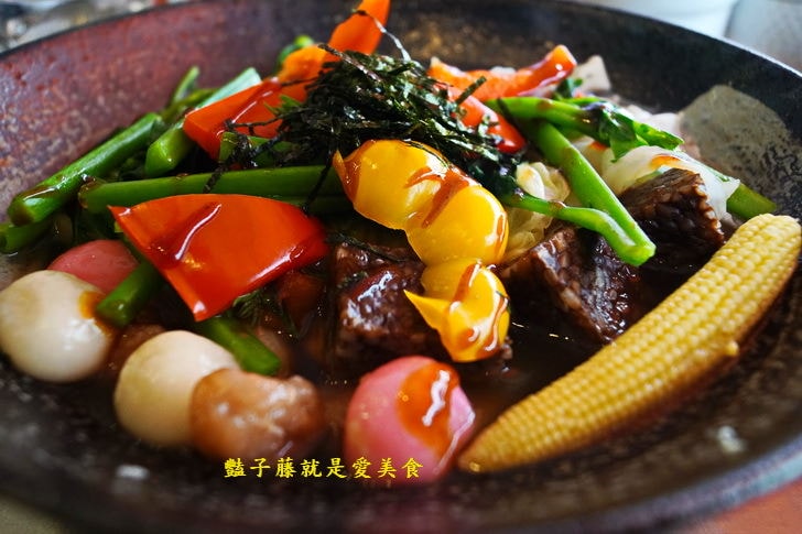 台中逢甲美食饗蔬職人．超酷馬克杯蔬菜牆．很妙的湯圓芋圓台韓蔬食滷味【豔子藤就是愛美食】