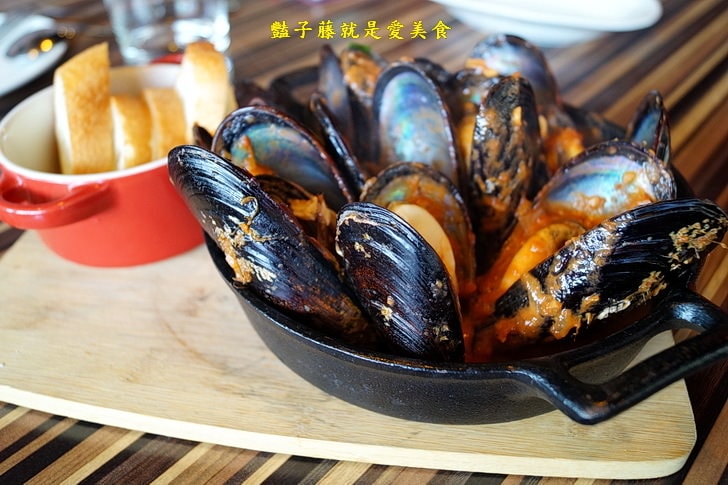 【Malt Share咖啡餐酒館】馬祖淡菜.好吃肥美正是好時節.牛肝菌野菇干貝燉飯煞是美味.佐酒開胃菜墨西哥辣雞翅