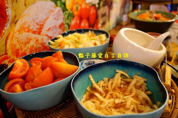 虎尾生機廚房．日式建築吃歐式素食自助餐【豔子藤就是愛美食】