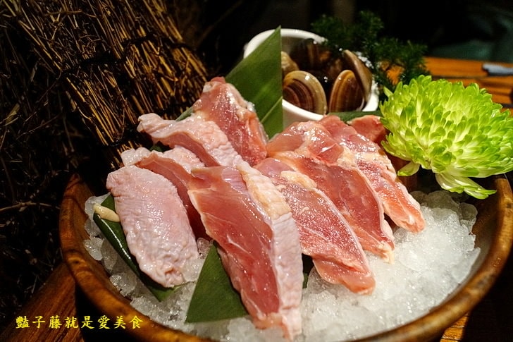 【八豆食府精緻鍋物】員外家裡的花田喜彘真是吃紅蘿蔔長大的豬.澳洲9級和牛鮮嫩汁多.鍋物湯底慢燉雞湯