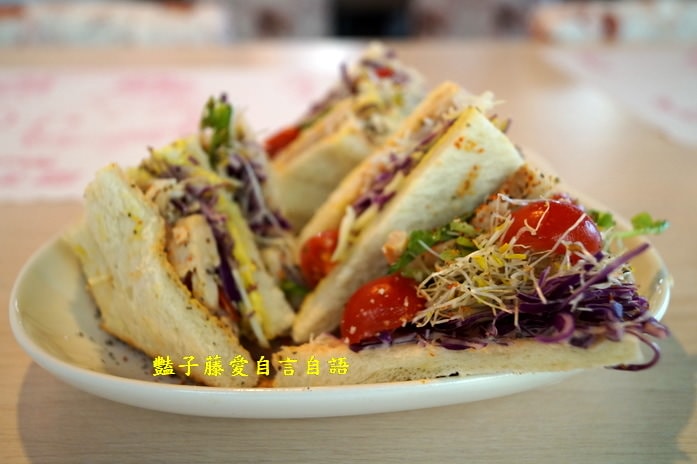 熾天使Kitty主題餐廳．一中街商圈紅樓卡哇伊【豔子藤就是愛美食】