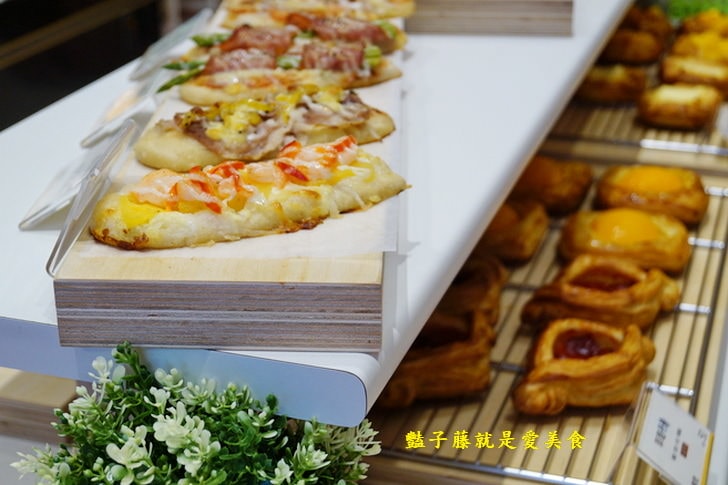 【品麵包】台中吐司專賣店.早晨六點半.中部最早出爐的完熟吐司.愛上吐司.50種吐司.日系歐式麵包細細品味