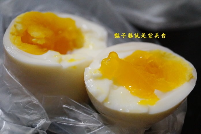 烏來老街找小吃美食．高家冰溫泉蛋【豔子藤就是愛美食】