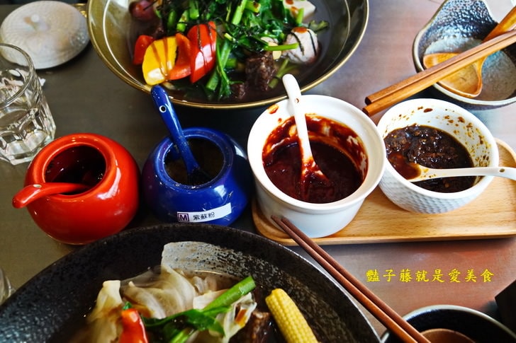 台中逢甲美食饗蔬職人．超酷馬克杯蔬菜牆．很妙的湯圓芋圓台韓蔬食滷味【豔子藤就是愛美食】