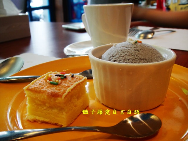 台中異國美食＆弗卡夏義式廚房。手工義式薄皮披薩+非點不可的脆薯和轟炸雞腿【豔子藤就是愛美食】