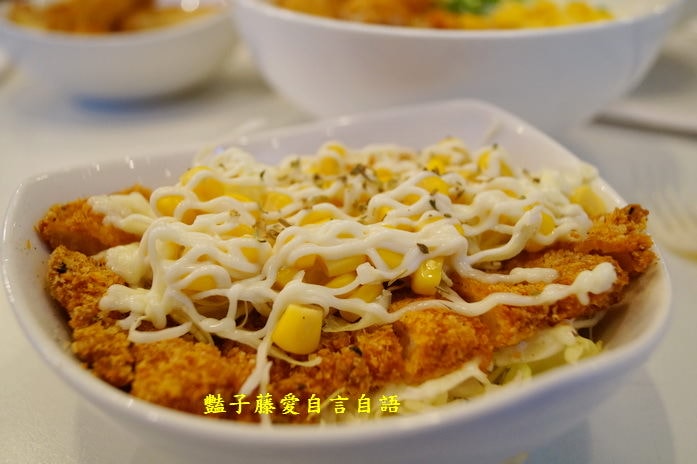 台中平價美食牛肉丼飯．凱撒盒子史上最Q起司米烏龍麵必吃推薦【豔子藤就是愛美食】