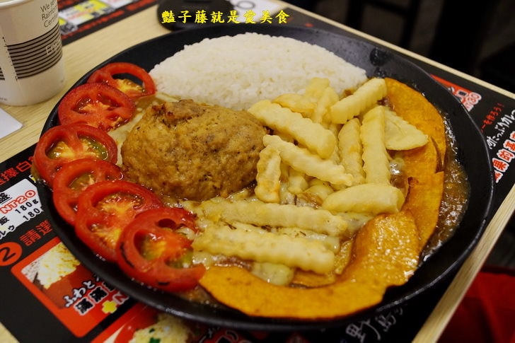 【野島家咖哩屋一中店】台中好吃平價咖哩飯.日式漢堡排和起司炸豬排.想吃哪一道?製作自己喜歡的咖哩飯