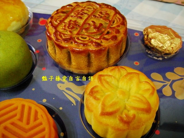 星球月餅之美味探險。2013金格采吟月中秋禮盒【豔子藤美食嚐鮮試吃報告】