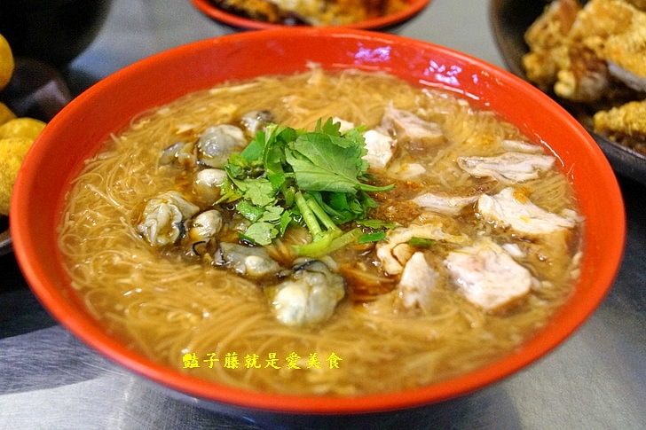 【台香麻辣大腸蚵仔麵線】台中西屯30年代傳統小吃.祖傳藥燉排骨.地瓜碰芋圓.古早味冬瓜茶配香雞排花枝丸
