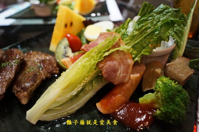 台中秋紅谷餐廳．幸福小水舞．香煎沙朗與美景相伴【豔子藤就是愛美食】