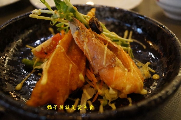 台中異國美食．昨日花卷跨界料理．血汗捏造牛肉堡招牌花卷好食【豔子藤就是愛美食】
