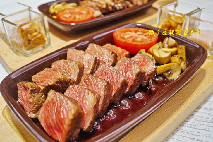【台中梨子咖啡館】臺中音樂美食餐廳.碳烤頂級肋眼牛排.酥烤德國豬腳.關東風壽喜燒.崇德店得饗主宴