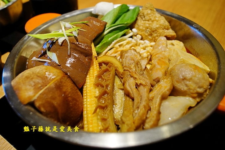 【鬼椒一番鍋】新竹火鍋美食.鬼椒麻辣霜降牛肉鍋.吃香又喝辣.鬼椒必點特色鍋.肉骨茶小排鍋.豬腩排入味好吃