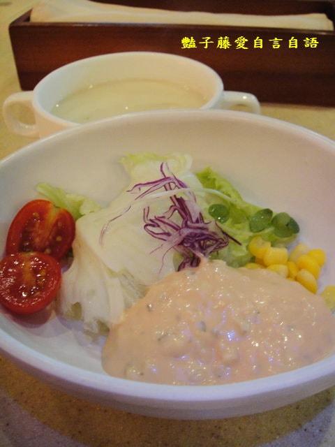 台北異國美食＆茄子歐風咖哩。藍帶豬排咖哩+蛋包飯炸雞塊品嚐美味【豔子藤就是愛美食】登上聯合新聞網首頁