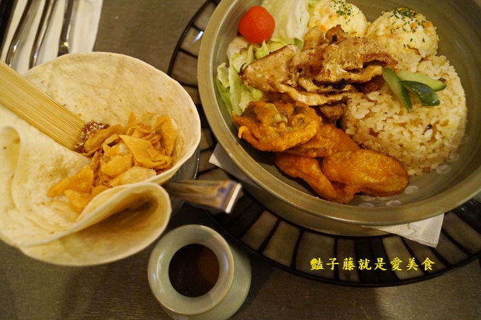 台中異國美食．昨日花卷跨界料理．血汗捏造牛肉堡招牌花卷好食【豔子藤就是愛美食】