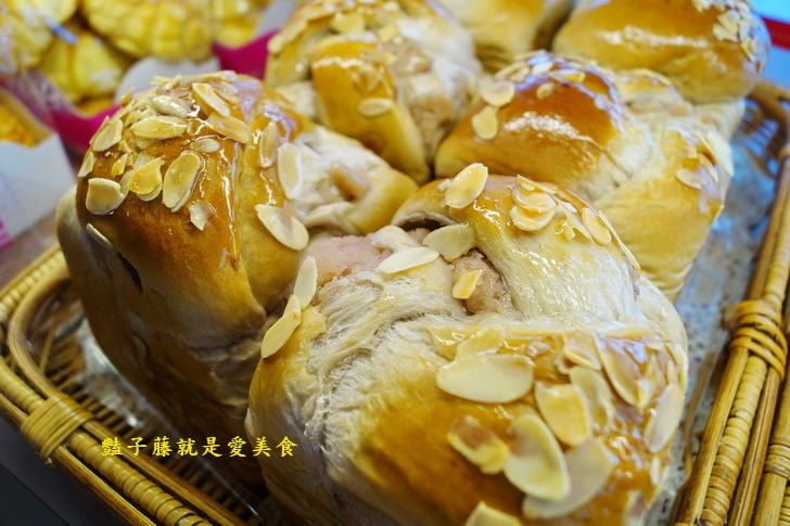 【麥仕佳專業烘焙坊】在地風味招牌純芋泥蛋糕．美食網路票選．熱門團購美食．轉角遇見幸福的麵包店