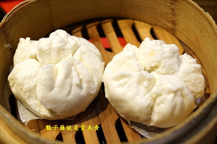 【紅點港飲食販店】台中港式飲茶．味菜蒸肥腸和蟹柳花枝餃蒸正點．波蘿包烤香點．燒臘點蜜汁叉燒
