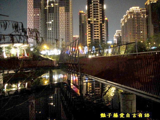 台中旅遊＆秋紅谷廣場。一場美麗的意外【豔子藤旅遊全地圖】