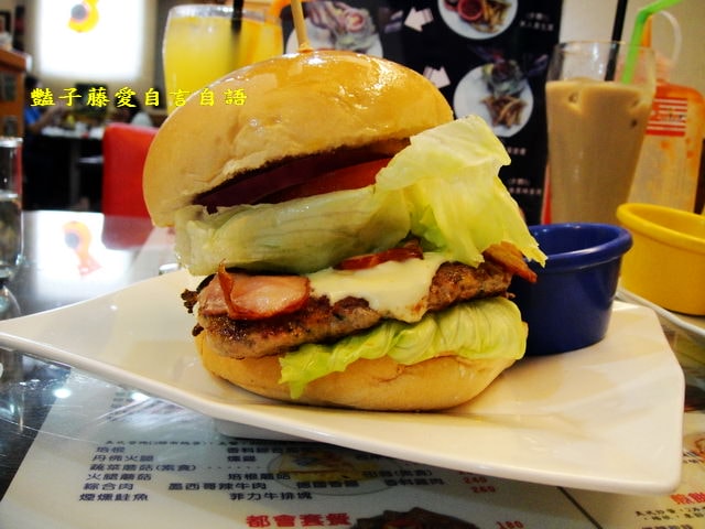 台中3mins美式餐廳豬肉花生培根起司美式巨堡大口吃【豔子藤就是愛美食】登上聯合新聞網首頁