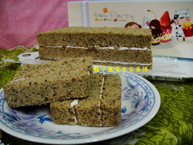 甜食糕點＆世唯烘培坊日月潭紅茶蛋糕。微笑甜度軟綿順口【豔子藤美食嚐鮮試吃報告】
