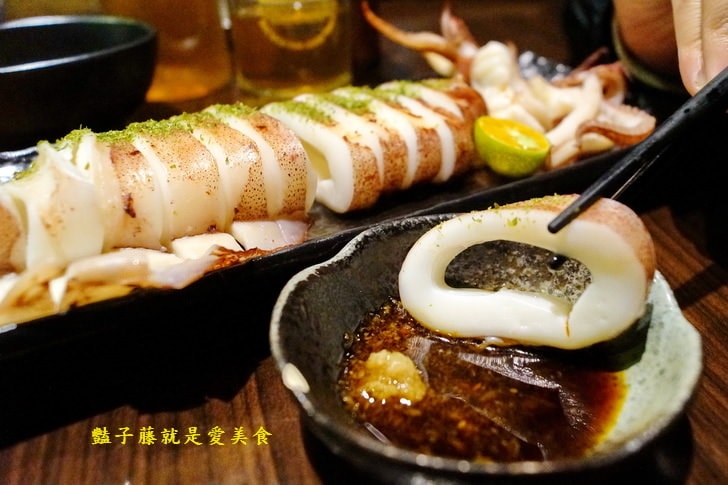 【新竹城隍廟美食】新竹Moibon炭火串燒．日式居酒屋也有好吃的美式炭烤沙朗牛排．甜點日式烤麻糬燒完美必點