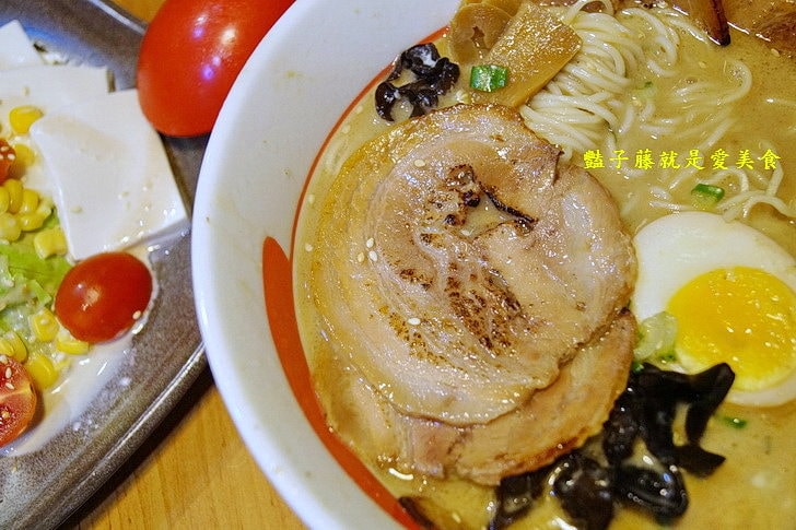 【麵屋一龍拉麵專門店】台中好吃拉麵推薦．豬肋排拉麵吮指回味．豚骨湯頭濃厚醇香．就愛海老蝦味拉麵