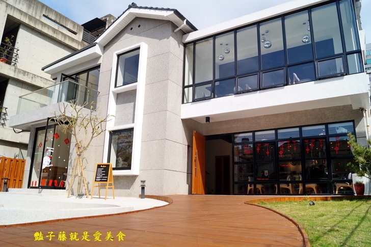 【小樂圓和洋餐食】台中親子餐廳.關東煮與牛小排和風壽喜鍋.庭院大沙池.旋轉透明溜滑梯.好吃好玩