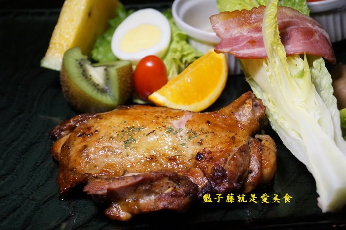 台中秋紅谷餐廳．幸福小水舞．香煎沙朗與美景相伴【豔子藤就是愛美食】