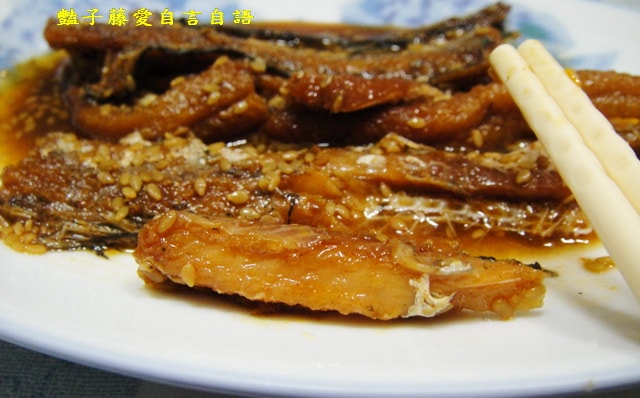 傳統小吃＆新鮮烙印。台式勁辣醬燒鰻魚來自海洋的美味【豔子藤美食嚐鮮試吃報告】