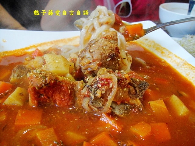 Oh My God 俄羅斯異國美食．烤肉串煨羊飯風味餐【豔子藤就是愛美食】