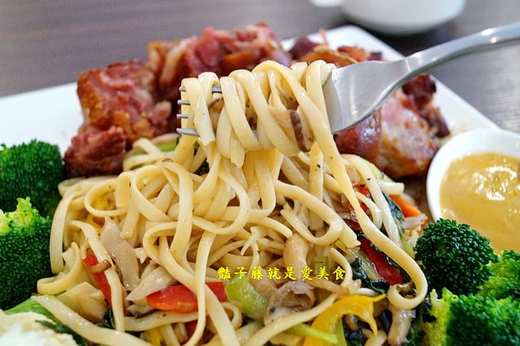 【Casamia義式餐廳】新竹異國美食．德國豬腳雙人套餐飽足又滿足．溫馨小館的美味幸福時光