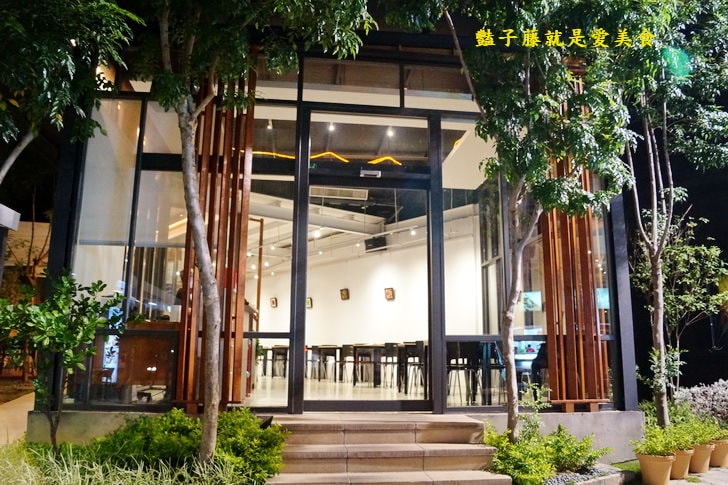 【光蠟樹喫茶館】酥炸軟殼蟹日式人氣招牌．壽喜松阪超下飯料理．香蕉巧克力冰淇淋金磚好吃到不行