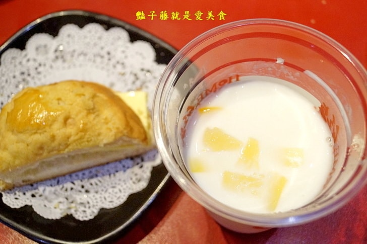 【紅點港飲食販店】台中港式飲茶．味菜蒸肥腸和蟹柳花枝餃蒸正點．波蘿包烤香點．燒臘點蜜汁叉燒