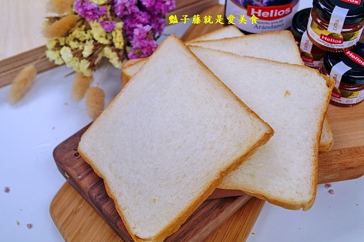 【品麵包】台中吐司專賣店.早晨六點半.中部最早出爐的完熟吐司.愛上吐司.50種吐司.日系歐式麵包細細品味