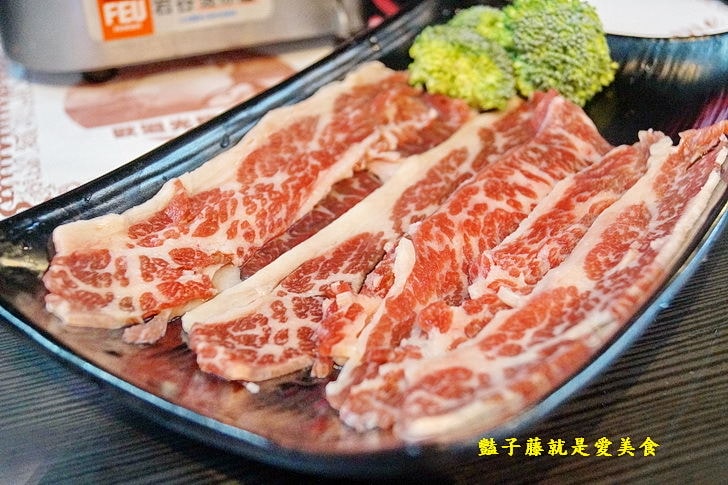 【大里國際觀光夜市】美食小吃必吃攻略.愛莉果.長生樹.嘎嗚咻.玉子燒.關東煮.壹品小火鍋很厲害