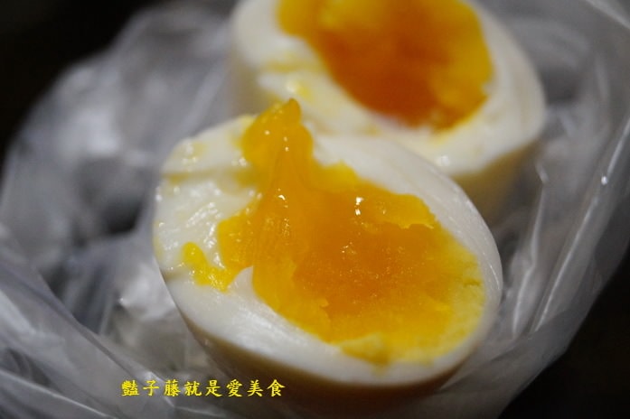 烏來老街找小吃美食．高家冰溫泉蛋【豔子藤就是愛美食】