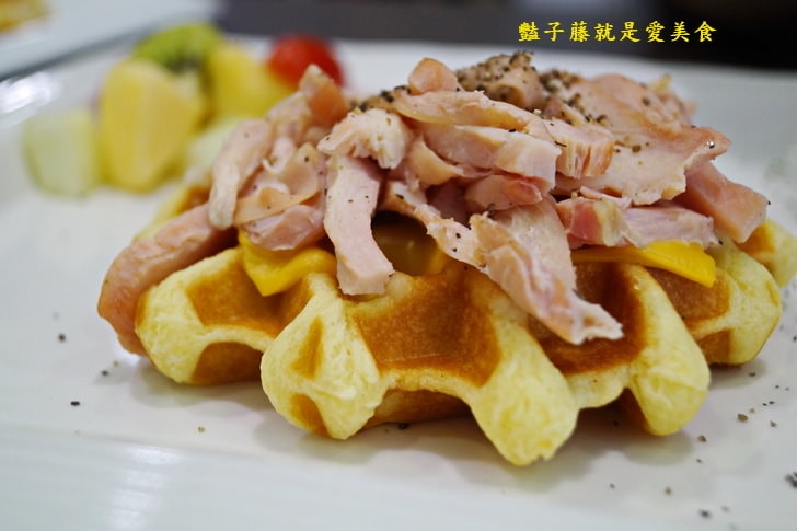 玻爾咖啡館．起司燻雞比利時鬆餅與藍寶石曼特寧的幸福下午茶【豔子藤就是愛美食】