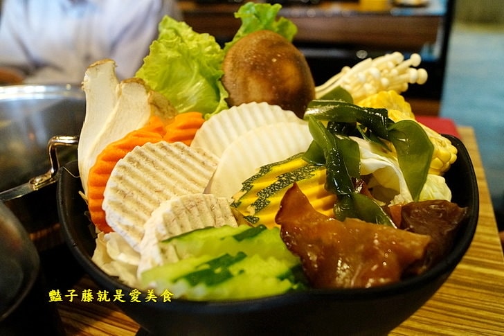 【紙鶴壽喜燒】中科壽喜燒吃到飽.西屯鍋物.壽喜昆布鴛鴦鍋.安格斯霜降牛和牛五花吃得過癮