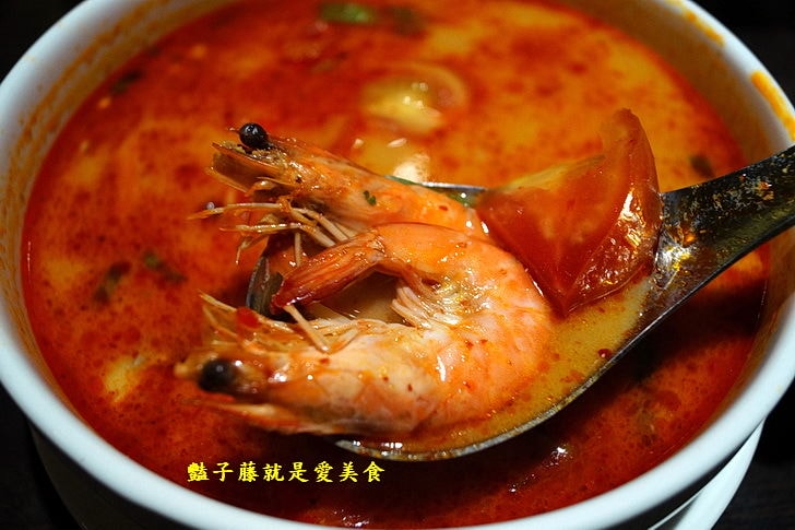 【泰食尚泰式餐廳】台中南屯泰式料理大墩店．紅咖哩炒椰汁豬搭泰國茉莉香米飯．咖哩草蝦滑蛋柔嫩好吃