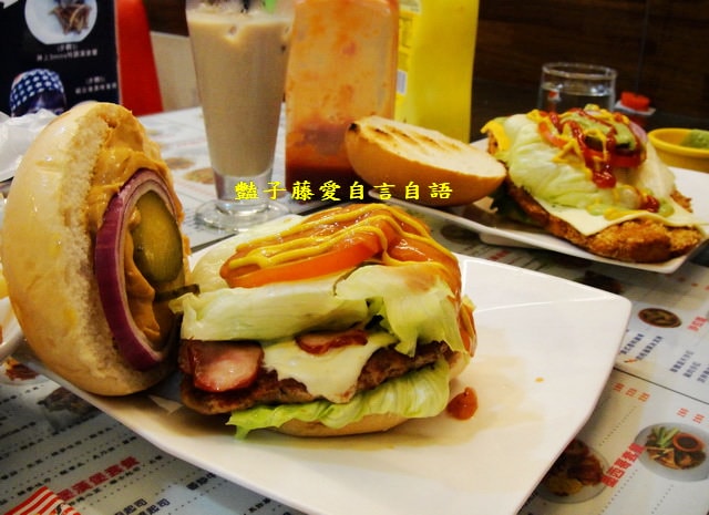 台中3mins美式餐廳豬肉花生培根起司美式巨堡大口吃【豔子藤就是愛美食】登上聯合新聞網首頁