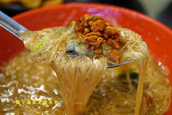 【台香麻辣大腸蚵仔麵線】台中西屯30年代傳統小吃.祖傳藥燉排骨.地瓜碰芋圓.古早味冬瓜茶配香雞排花枝丸