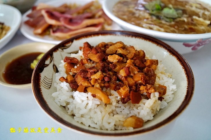 【大雅正統魷魚羹羊肉羮】台中大雅在地小吃．食尚玩家報導台灣小吃．羊肉炒飯與魷魚羹和肉角飯是人氣招牌