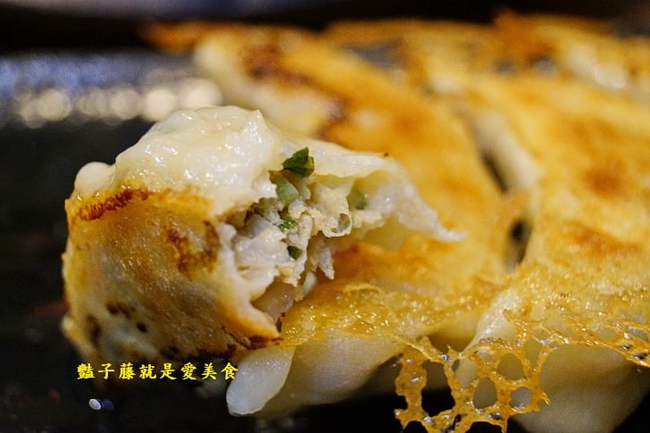 【麵屋一龍拉麵專門店】台中好吃拉麵推薦．豬肋排拉麵吮指回味．豚骨湯頭濃厚醇香．就愛海老蝦味拉麵