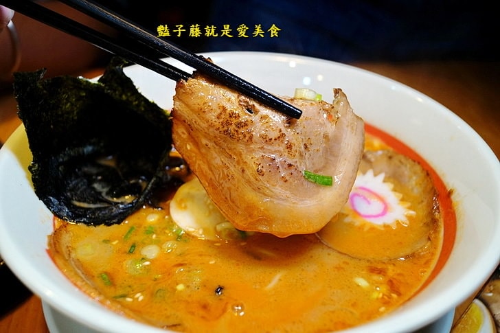 【麵屋一龍拉麵專門店】台中好吃拉麵推薦．豬肋排拉麵吮指回味．豚骨湯頭濃厚醇香．就愛海老蝦味拉麵