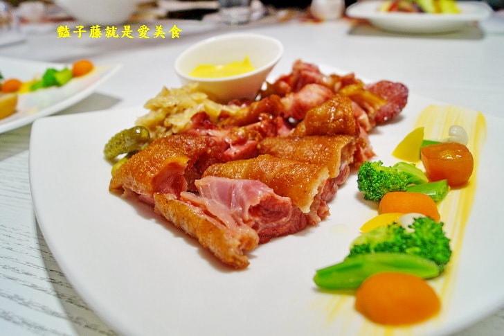 【台中梨子咖啡館】臺中音樂美食餐廳.碳烤頂級肋眼牛排.酥烤德國豬腳.關東風壽喜燒.崇德店得饗主宴