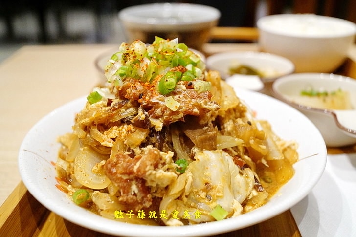 【光蠟樹喫茶館】酥炸軟殼蟹日式人氣招牌．壽喜松阪超下飯料理．香蕉巧克力冰淇淋金磚好吃到不行