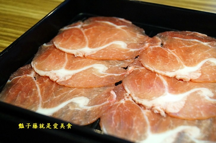 【紙鶴壽喜燒】中科壽喜燒吃到飽.西屯鍋物.壽喜昆布鴛鴦鍋.安格斯霜降牛和牛五花吃得過癮