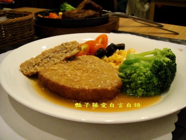 Demi House日式洋食館．超強手工漢堡排+起司豬排咖哩蛋包飯【豔子藤就是愛美食】